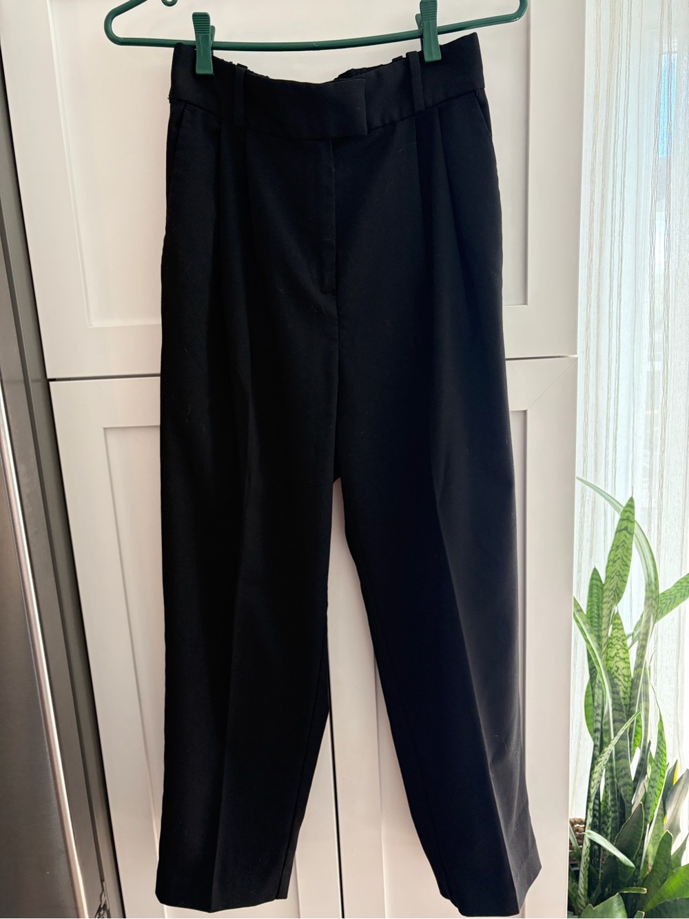 H&M Black Cropped Tailored Pants